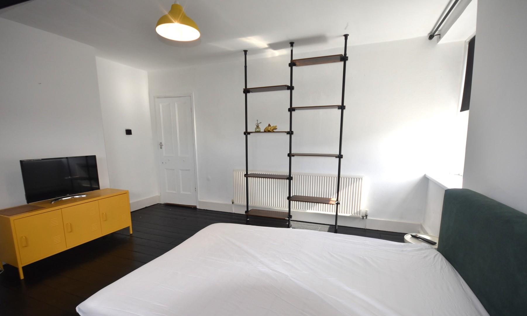 Second Floor Flat 27, Plymouth Road, Penarth, Vale Of Glamorgan, CF64 3DA